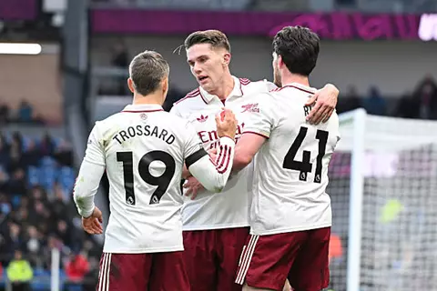 الفوز الـ10 تواليا.. قطار أرسنال يجتاز محطة بيرنلي في الدوري الإنجليزي